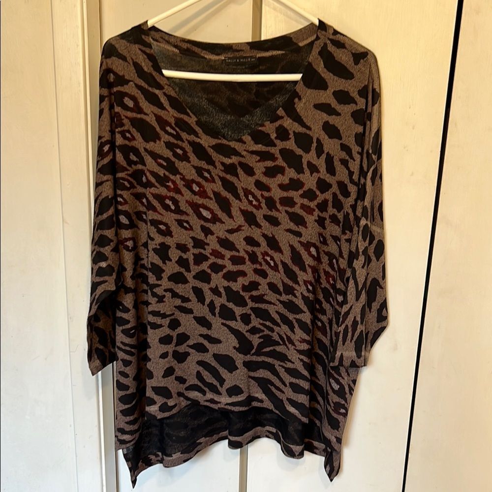 Nally & Millie Leopard Print Tunic V-Neck Brown Tan Relaxed USA Mob Wife Coastal